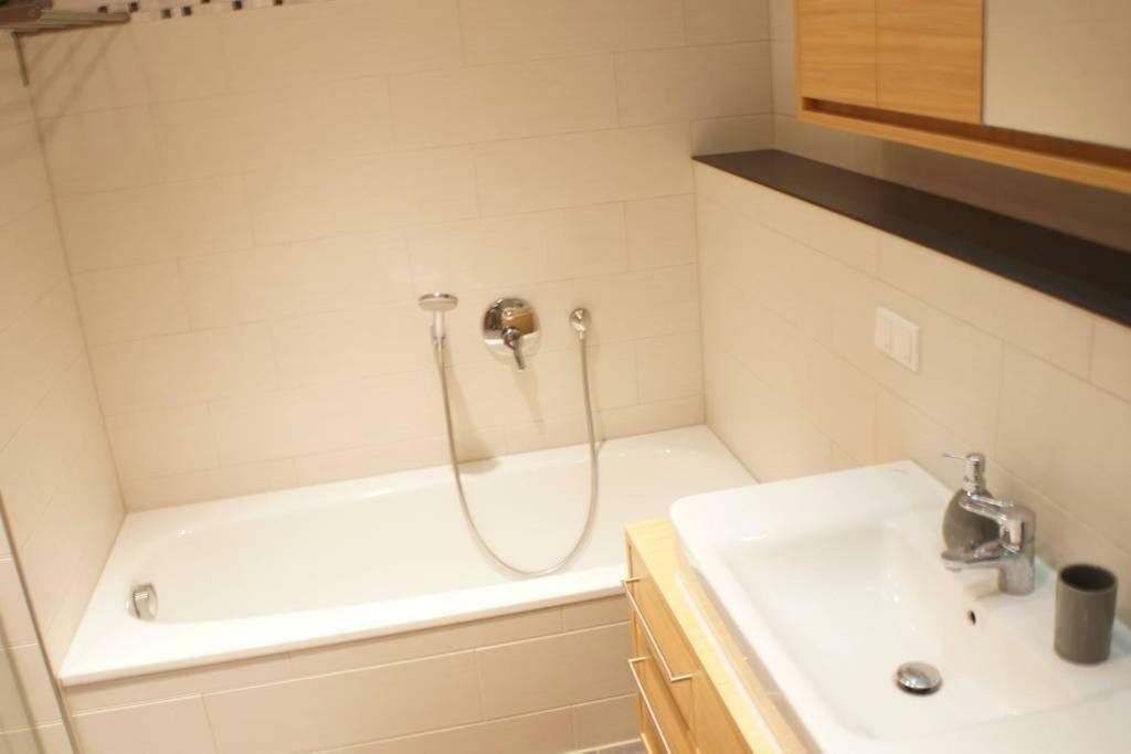 Einzelnwohnung Mit Eigenem Eingang ヴァインガルテン エクステリア 写真